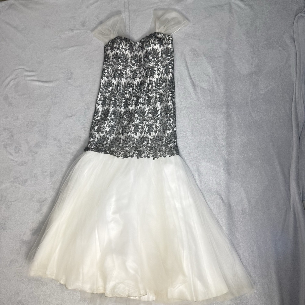 Faviana Glamour Dress Size 14 White Black Lace Tulle Mermaid Prom Gown S14
